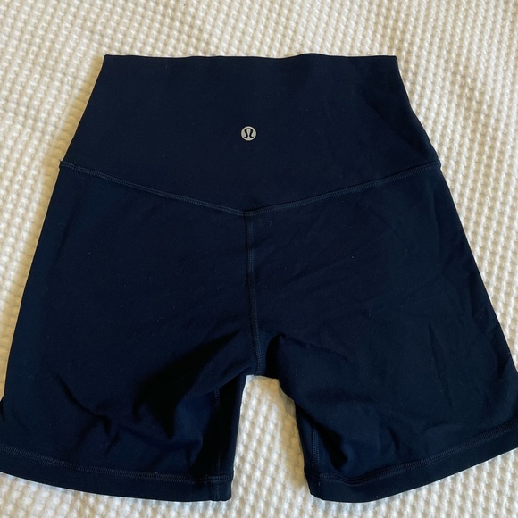 Lululemon align short 6inch navy blue - Picture 2 of 3